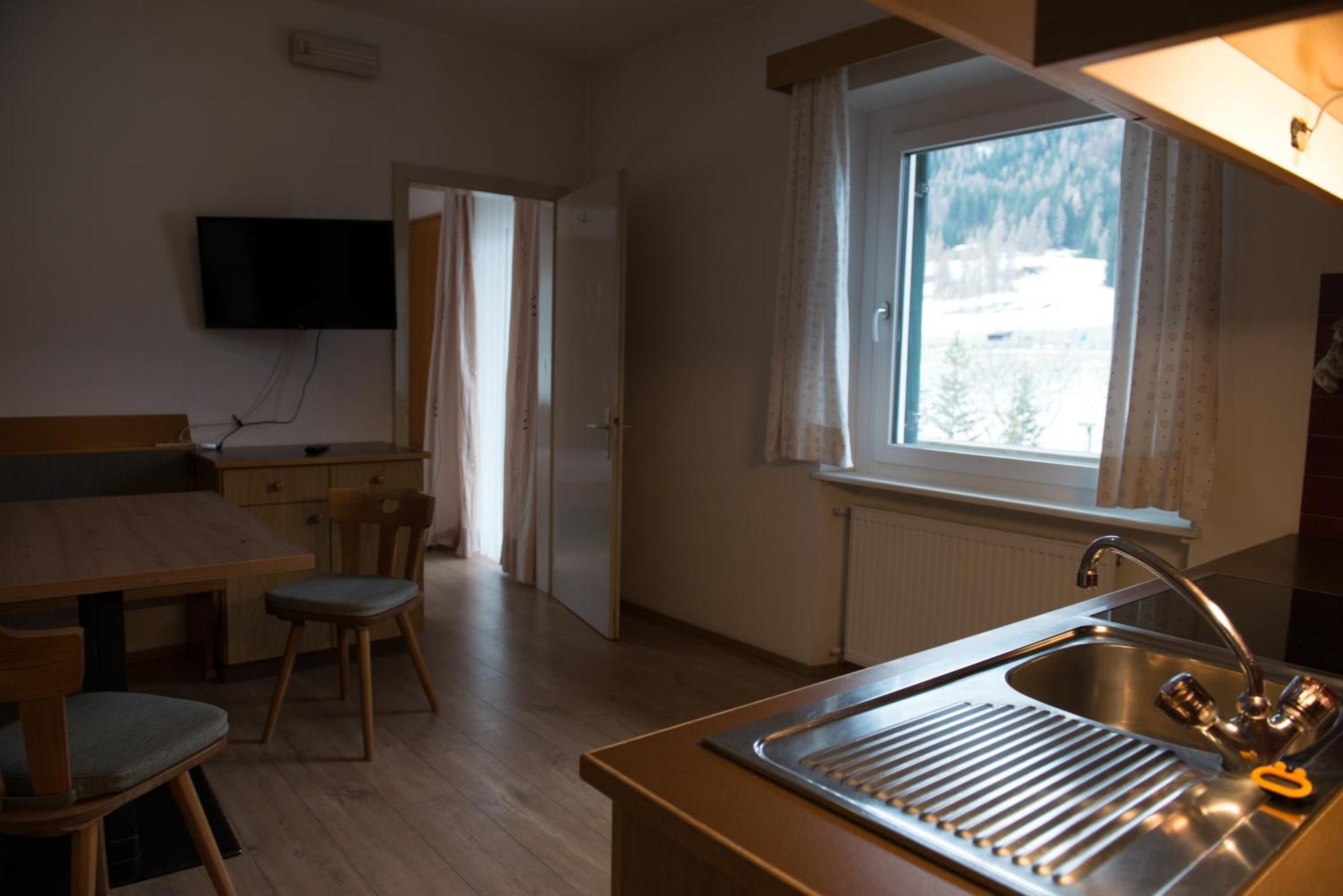 Garni Hofer Aparthotel Sexten Exterior photo