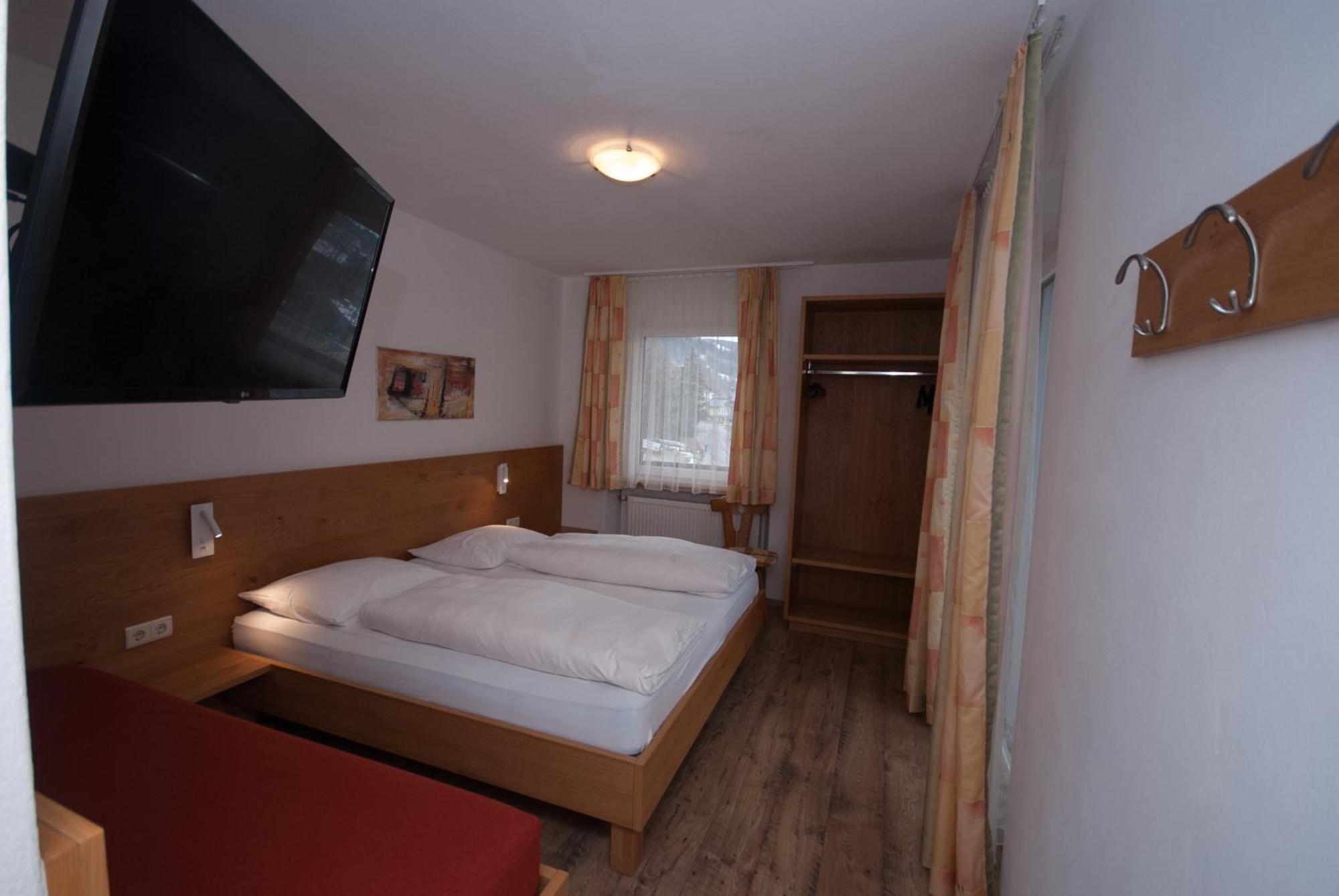 Garni Hofer Aparthotel Sexten Exterior photo