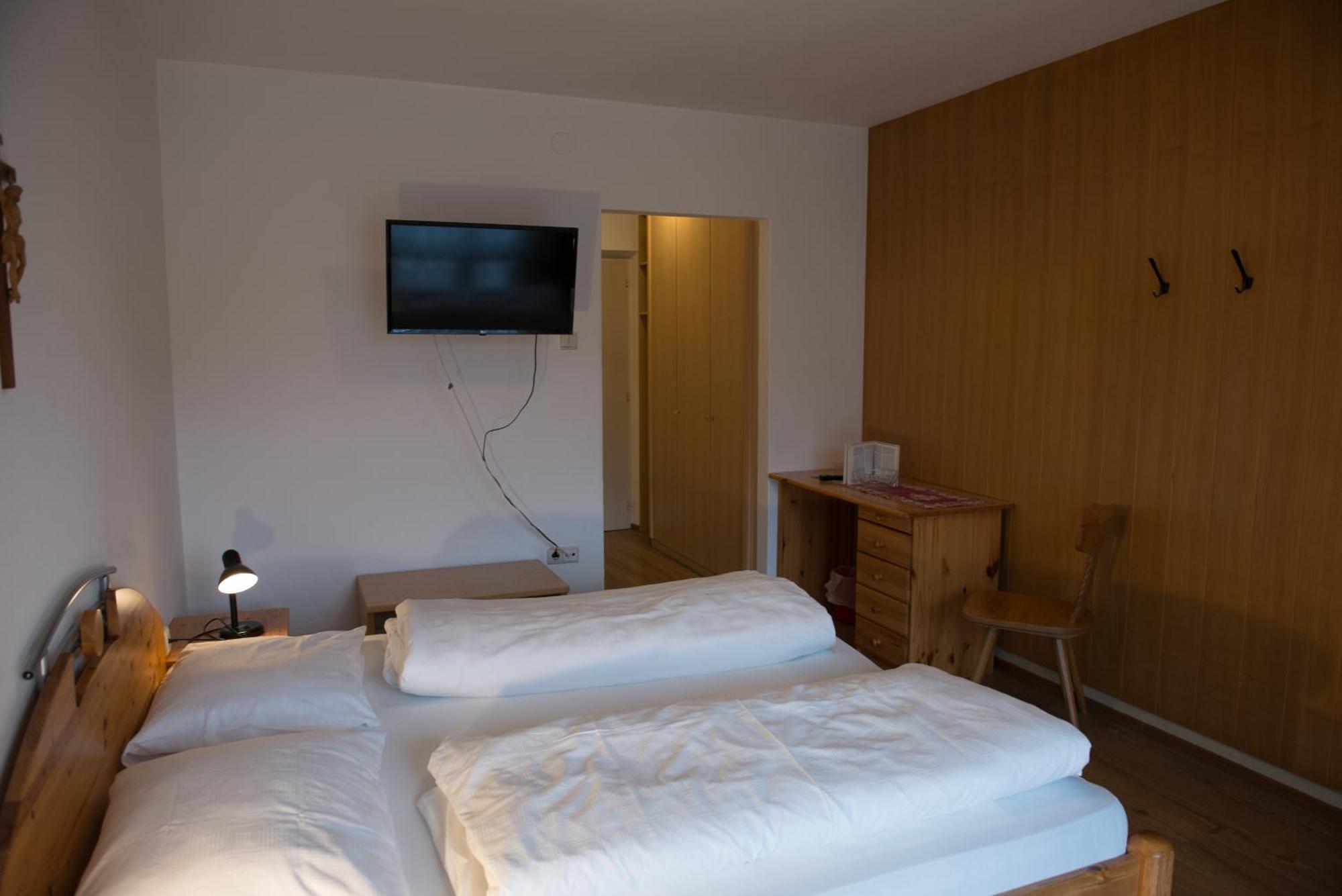 Garni Hofer Aparthotel Sexten Exterior photo