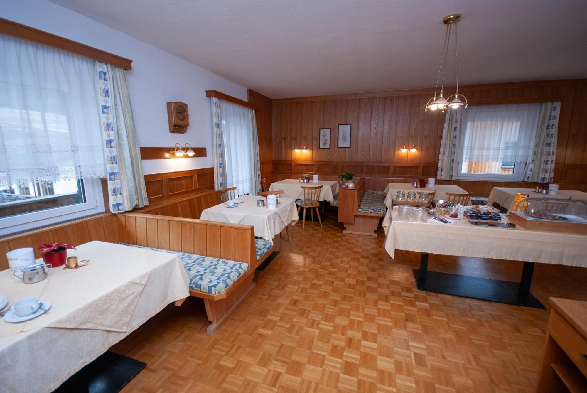 Garni Hofer Aparthotel Sexten Exterior photo